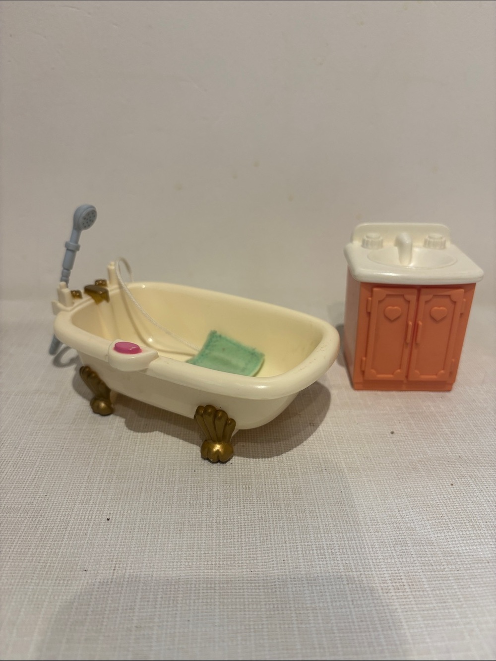 Fisher Price Loving Family Bathtub & Vanity